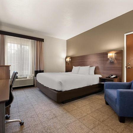 Comfort Inn & Suites Fenton Bagian luar foto