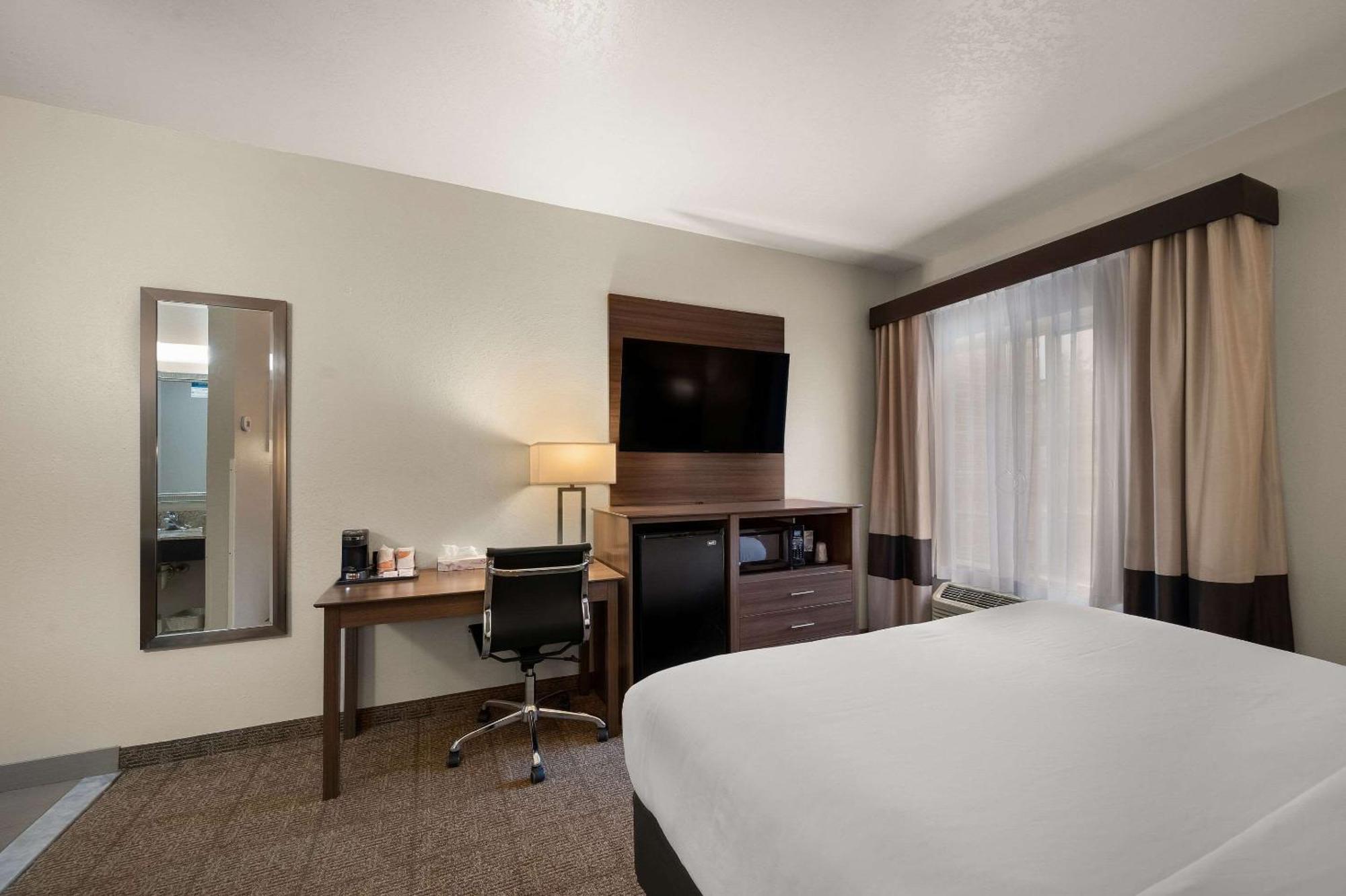 Comfort Inn & Suites Fenton Bagian luar foto