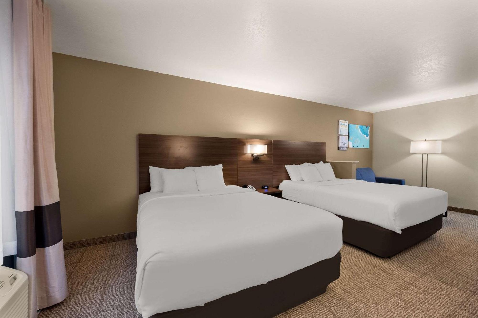 Comfort Inn & Suites Fenton Bagian luar foto