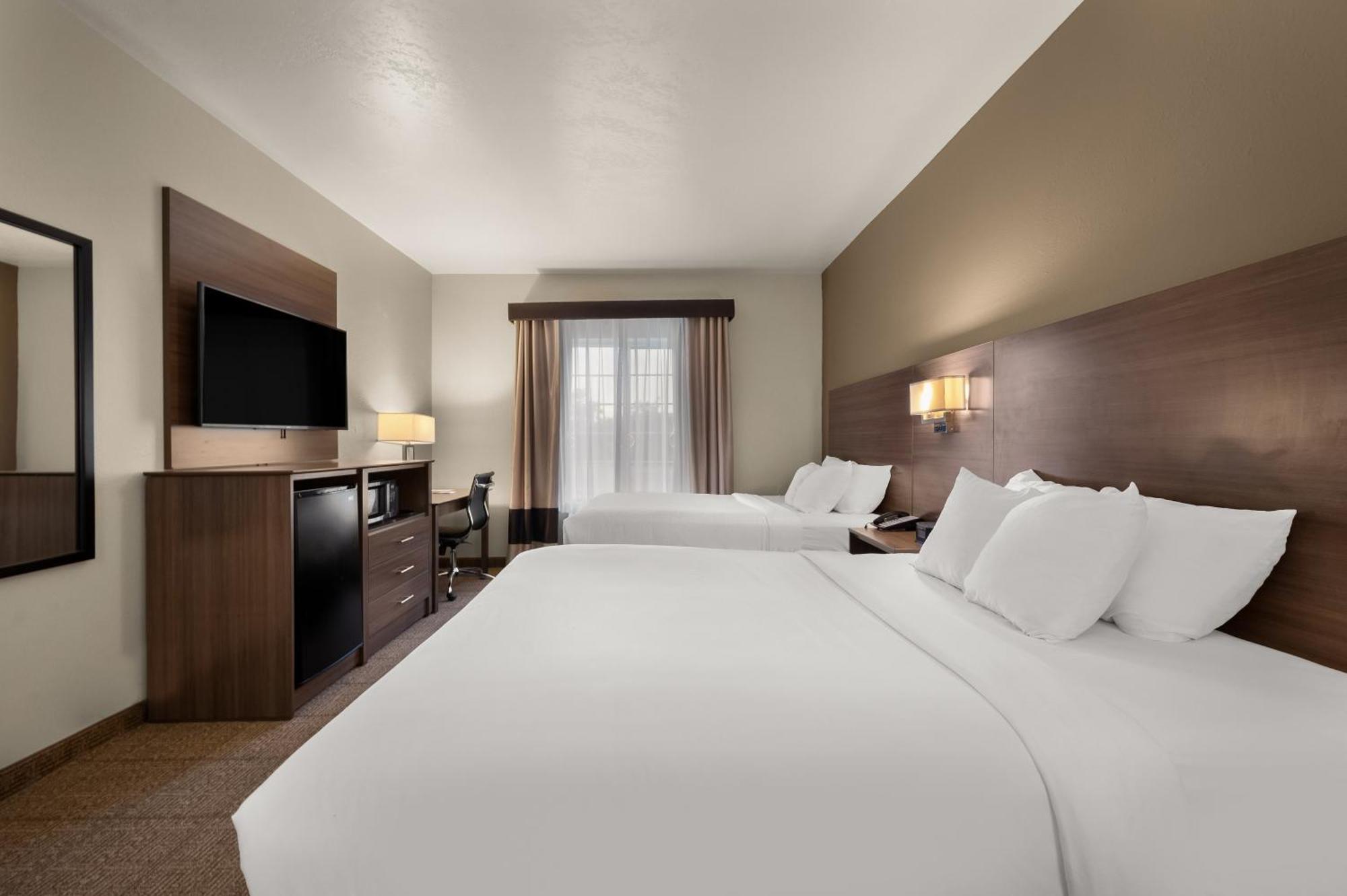 Comfort Inn & Suites Fenton Bagian luar foto