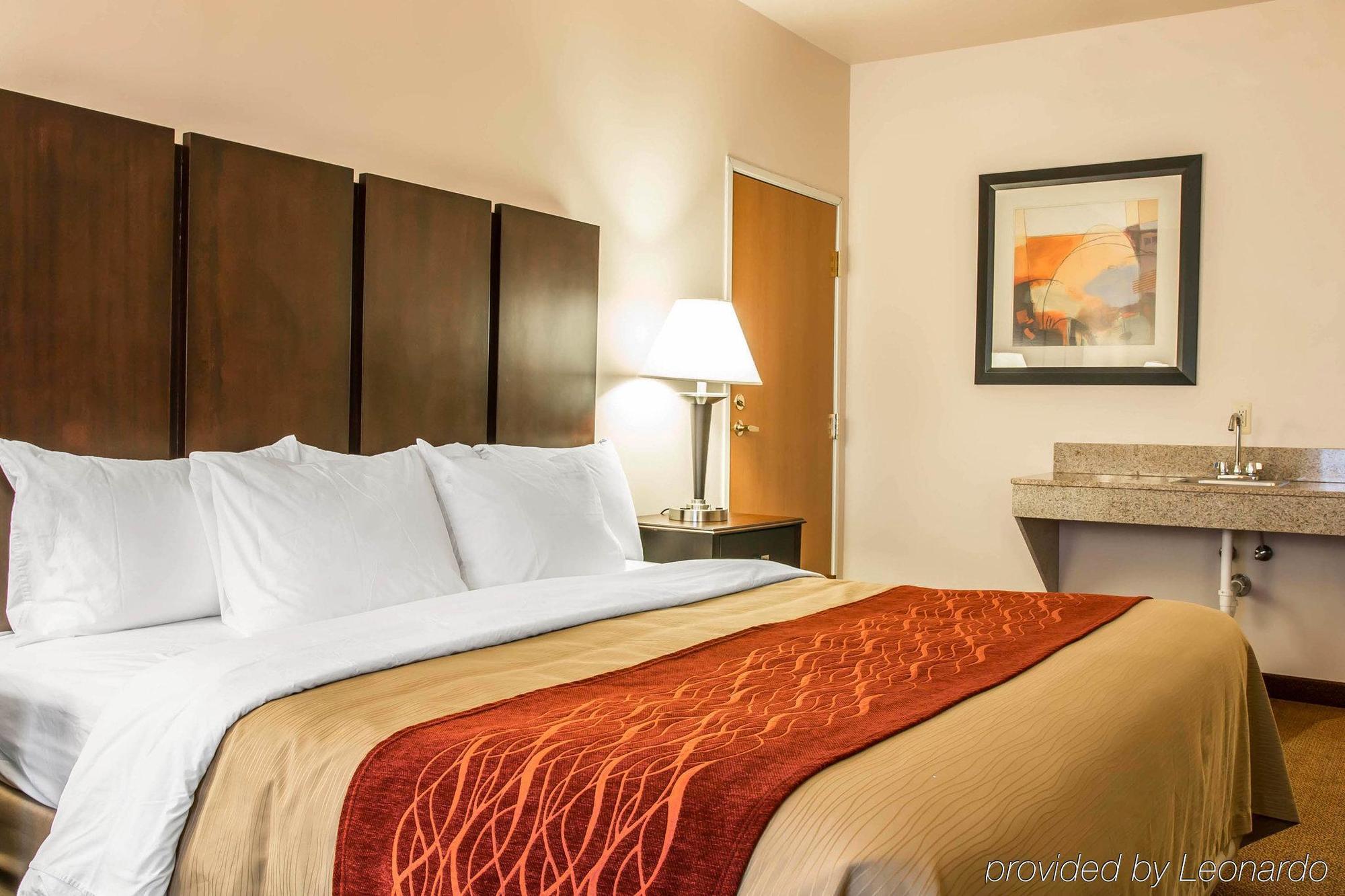 Comfort Inn & Suites Fenton Bagian luar foto